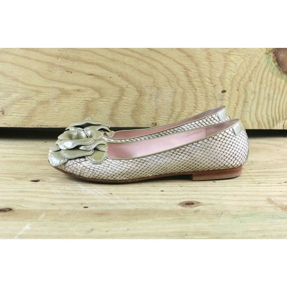Taryn Rose Shoes 9.5M Womens Ballet Flat Snake Print Flower Breana Cream Slip On